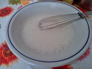 chiare sbattute con lo zucchero